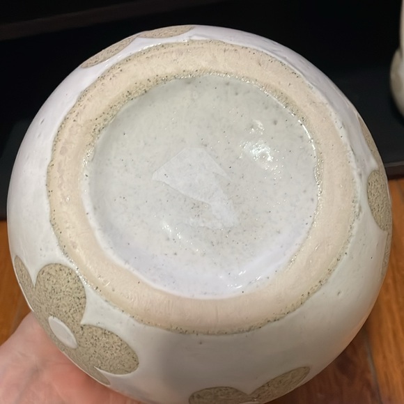 Sturdy adorable ceramic sand flower cream beige neutral off white round vase - Picture 8 of 11